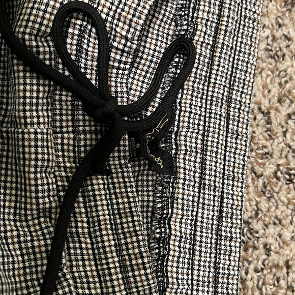 Checkers, pants look like dressy jogger - Picture 5 of 5